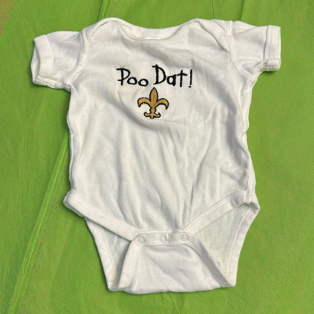 ⛱️2/$5⛱️Poo Dat! New Orleans Saints baby onesie 6 months
